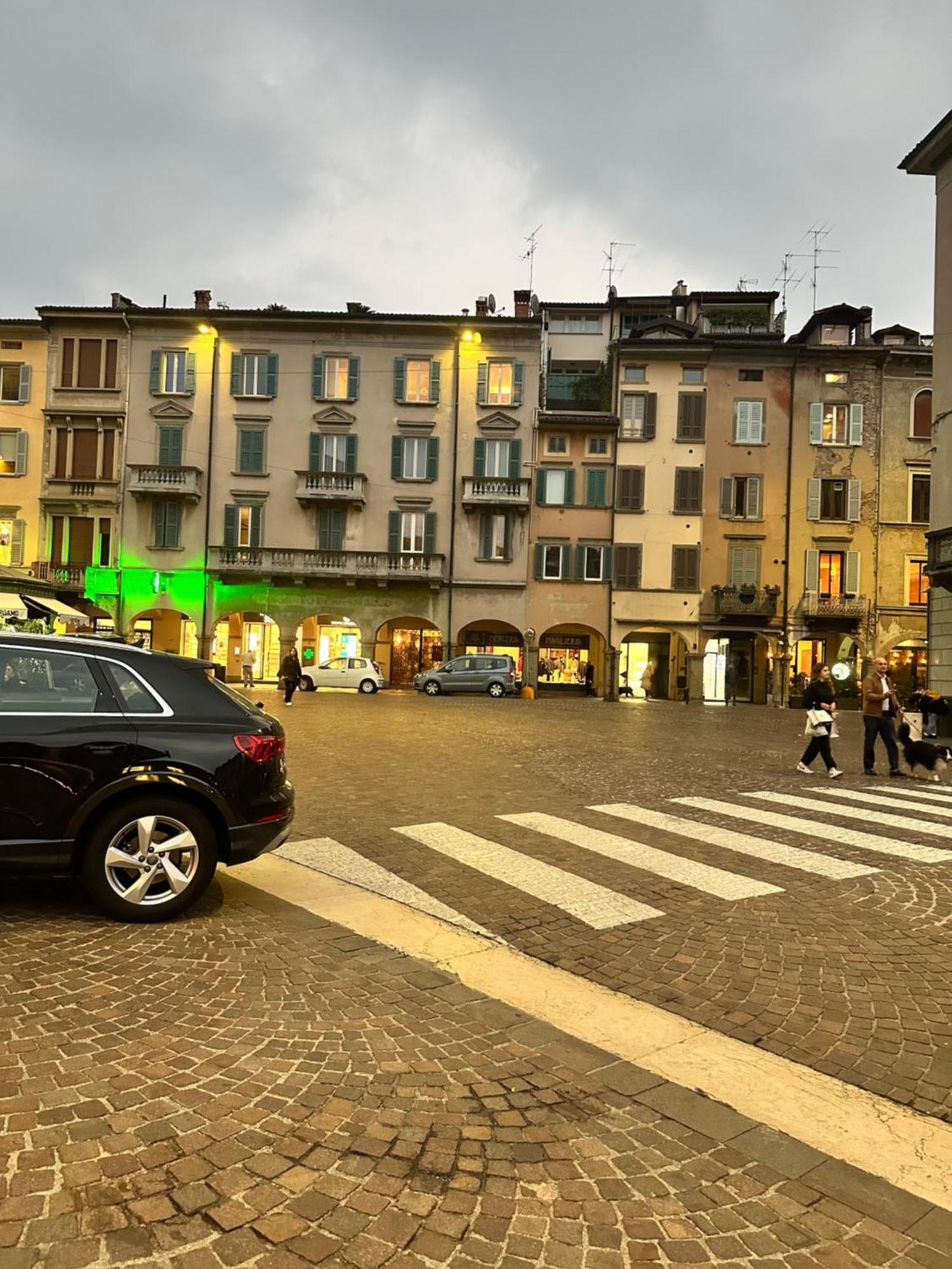 Cozy Apartment Center Bergamo Esterno foto
